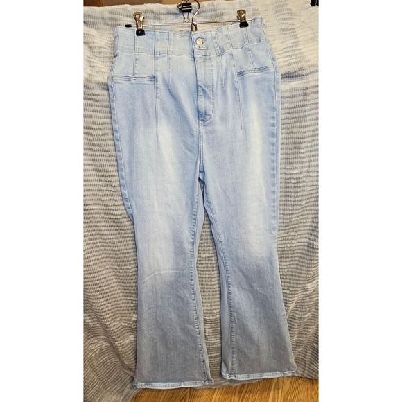 WE THE FREE High Waisted Light Wash Flare Jeans Size 31 - Picture 1 of 7